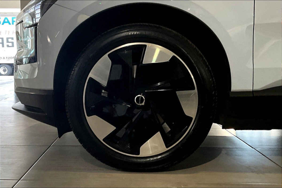 Volvo EX30 2024