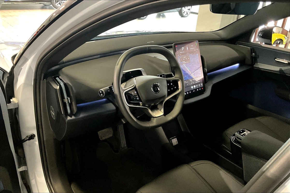 Volvo EX30 2024