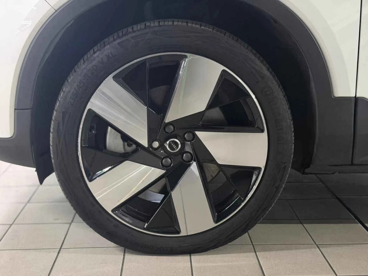 Volvo XC40 2024