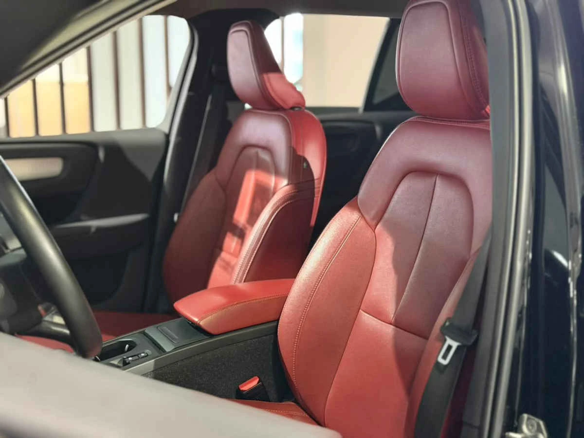 Volvo XC40 2021