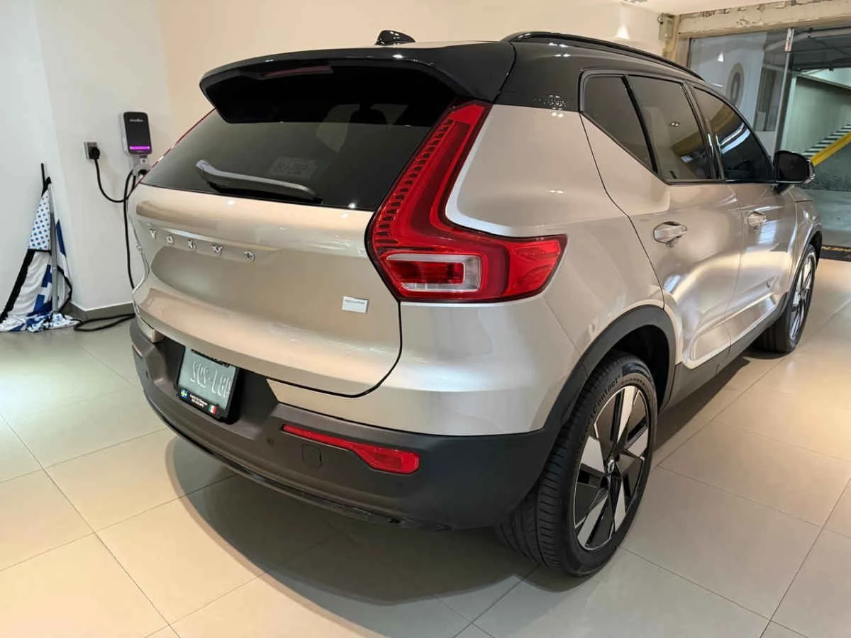 Volvo XC40 2024
