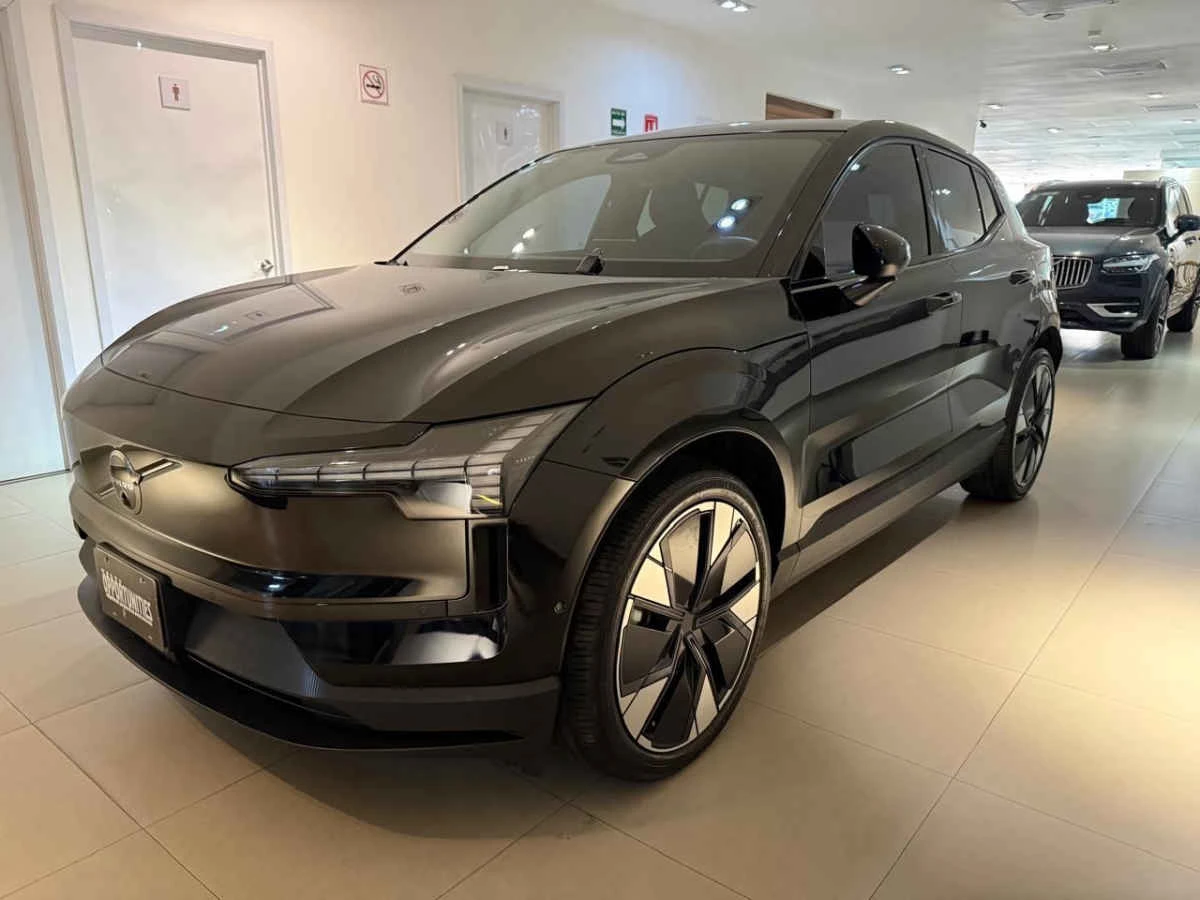 Volvo EX30 2024