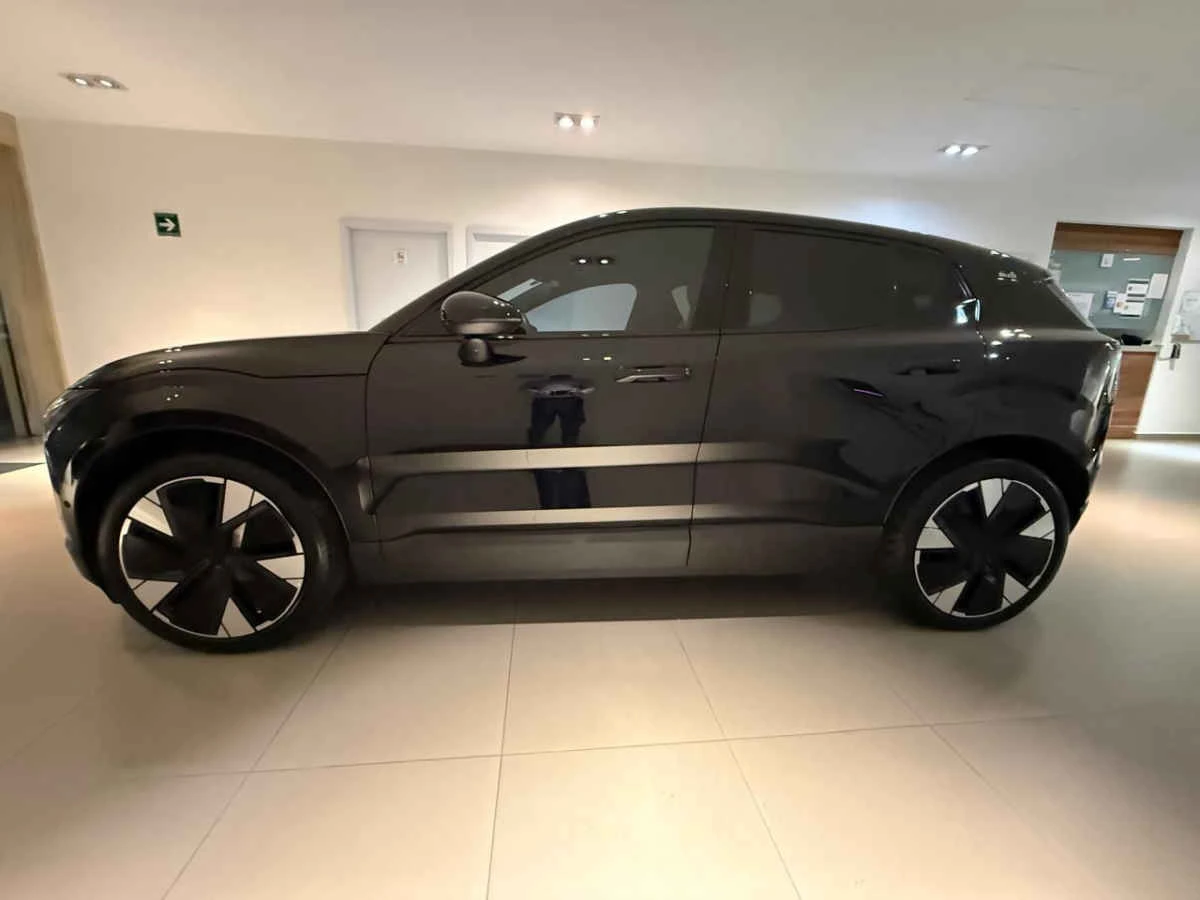 Volvo EX30 2024