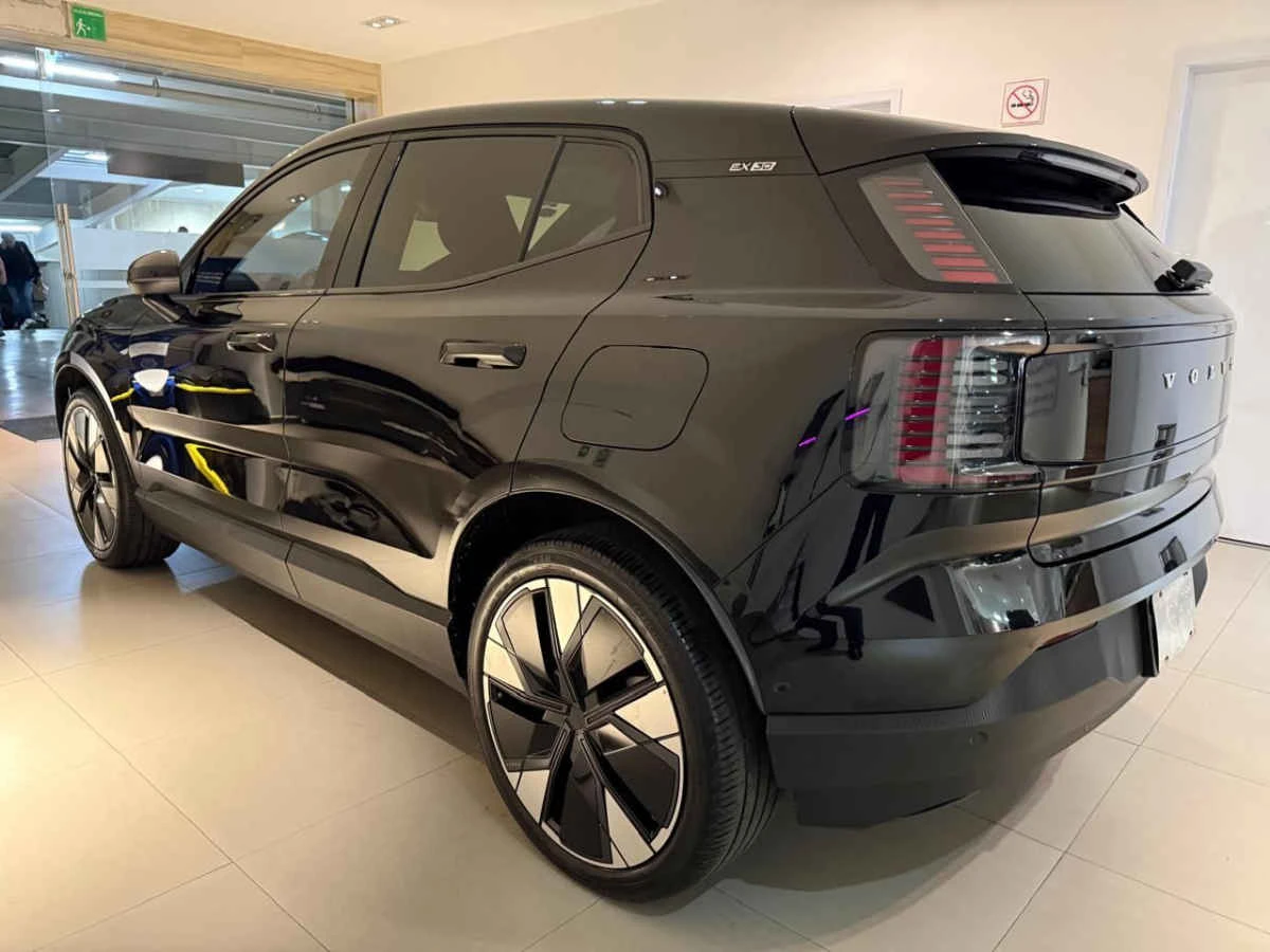 Volvo EX30 2024