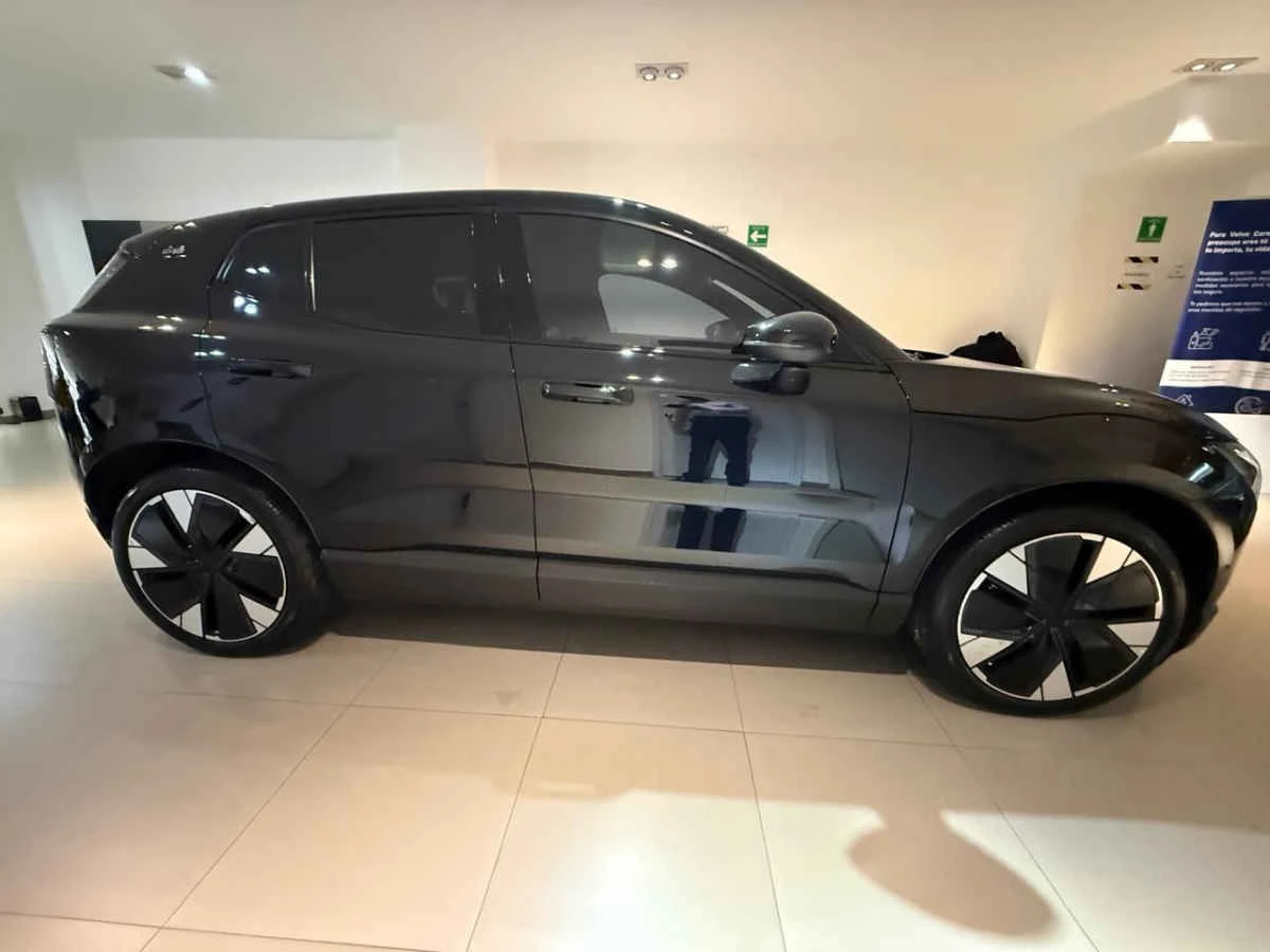 Volvo EX30 2024