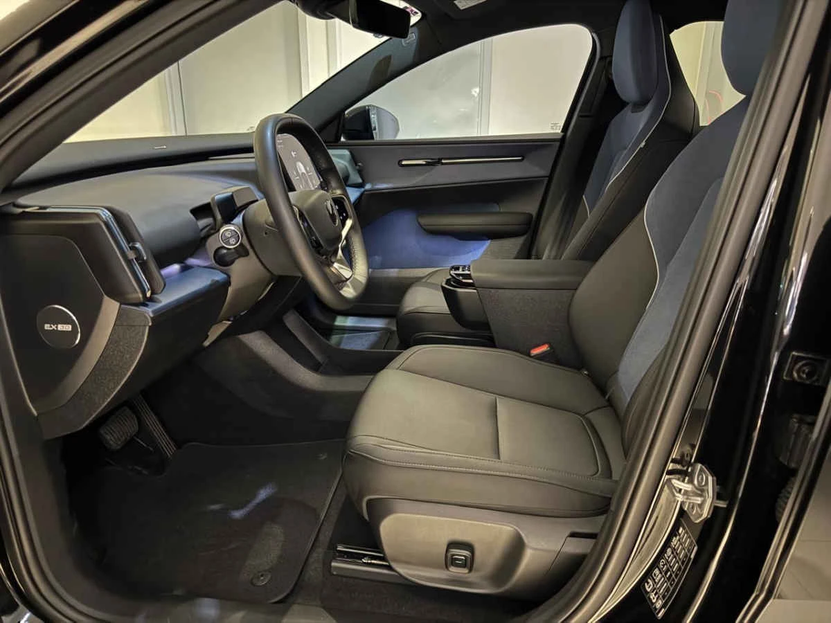 Volvo EX30 2024