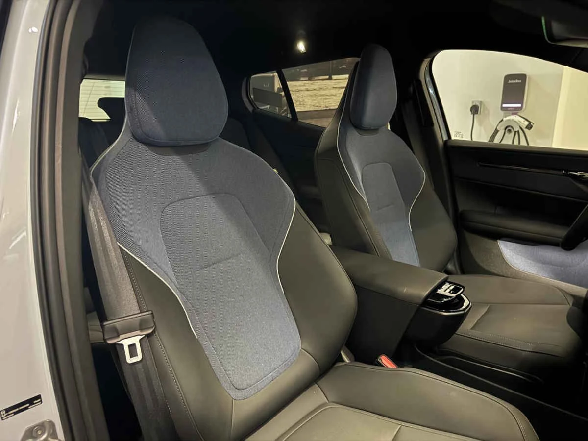 Volvo EX30 2025