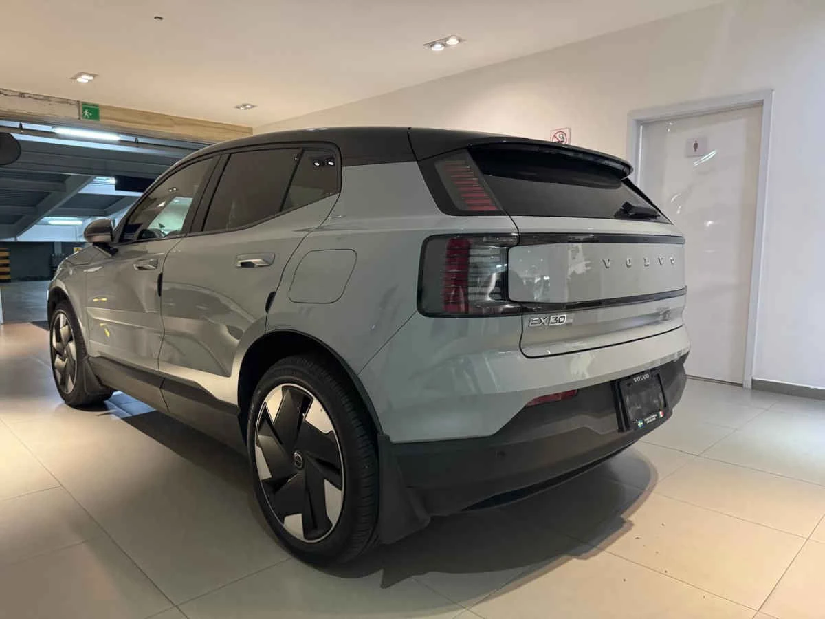 Volvo EX30 2026