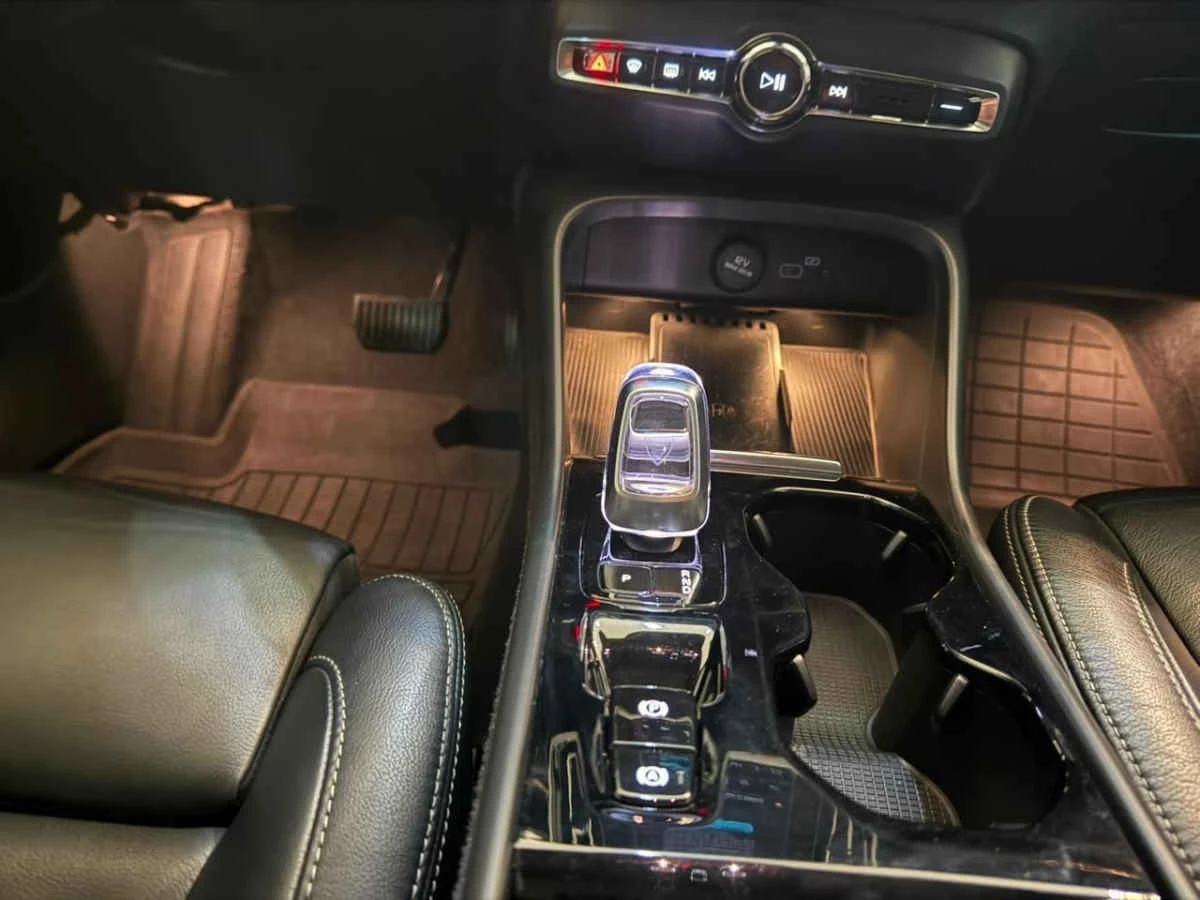 Volvo XC40 2024