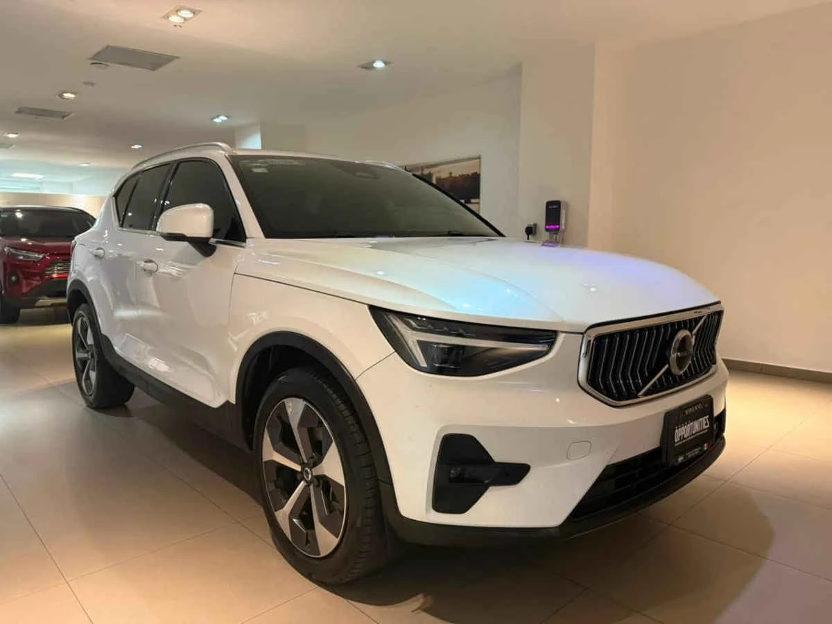 Volvo XC40 2024