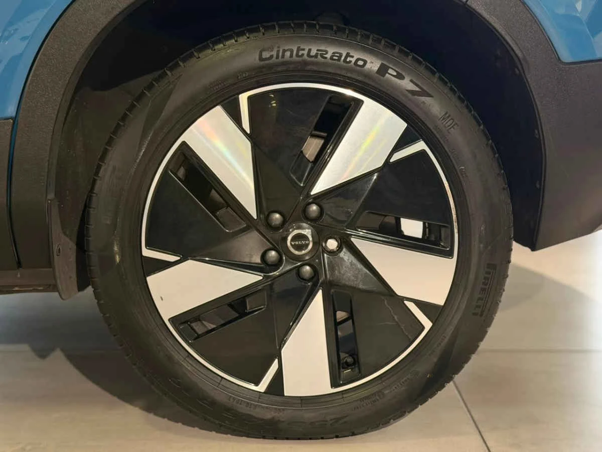 Volvo XC40 2024