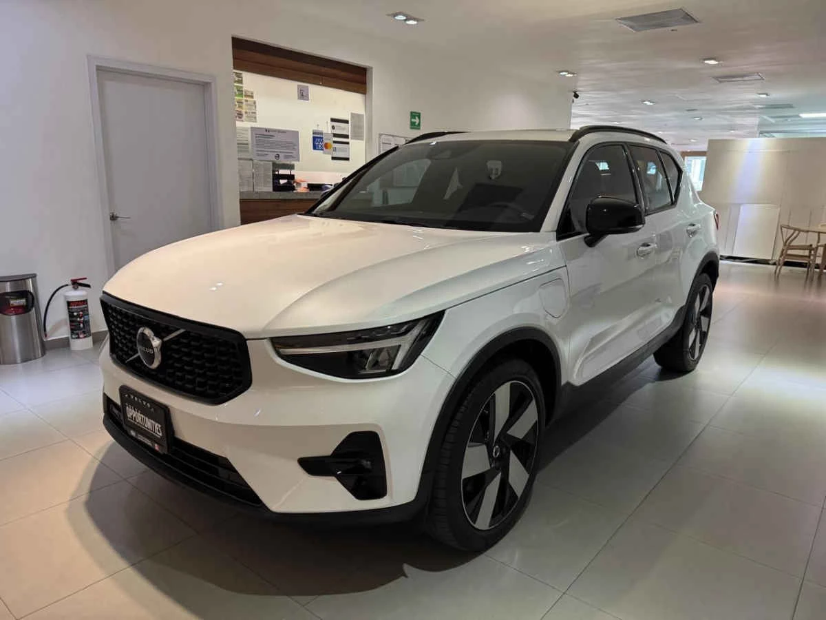 Volvo XC40 2023<