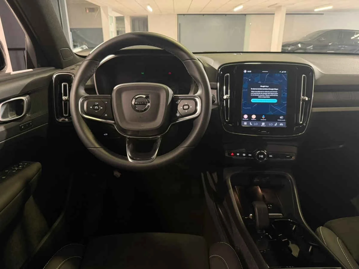 Volvo EX40 2025