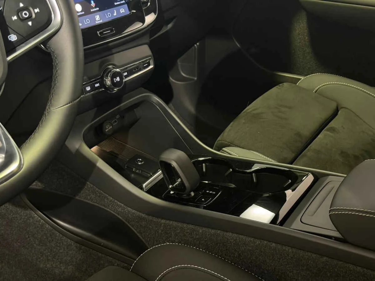 Volvo EX40 2025