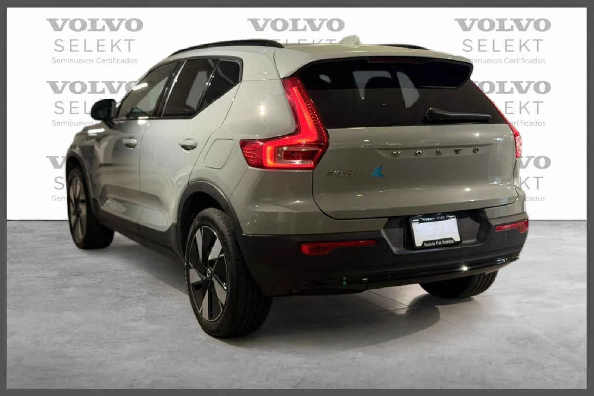 Volvo EX40 2025