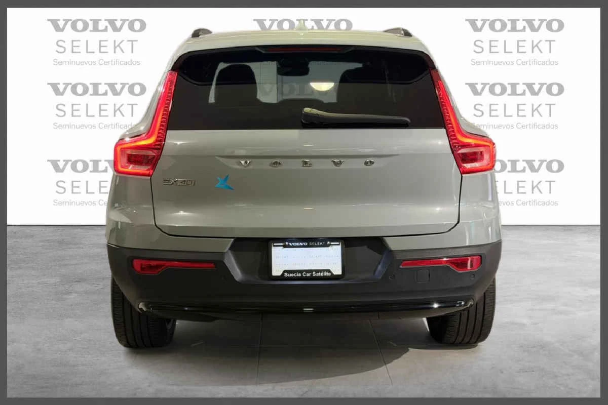 Volvo EX40 2025