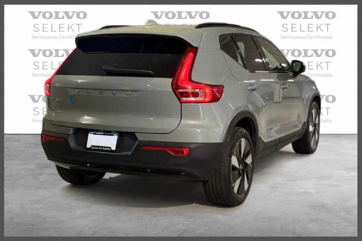Volvo EX40 2025