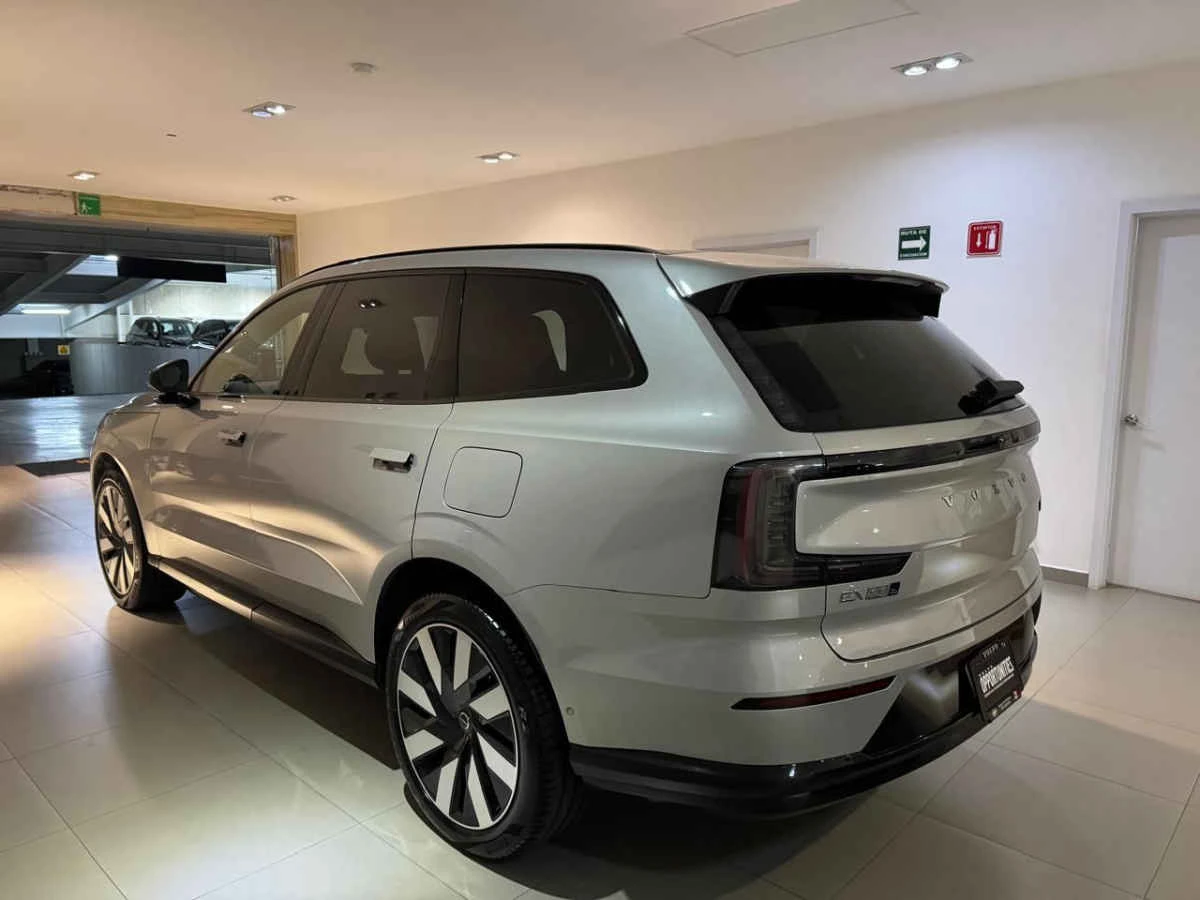 Volvo EX90 2025