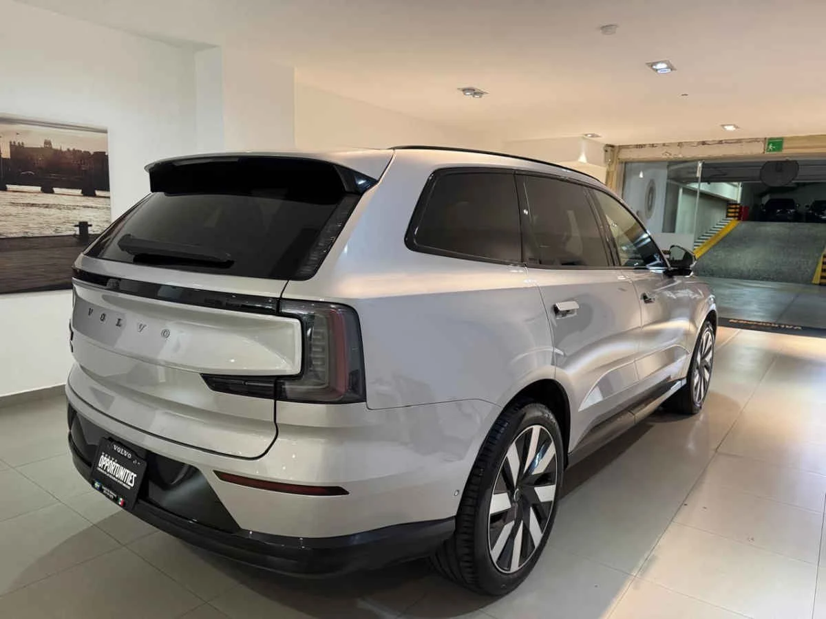 Volvo EX90 2025