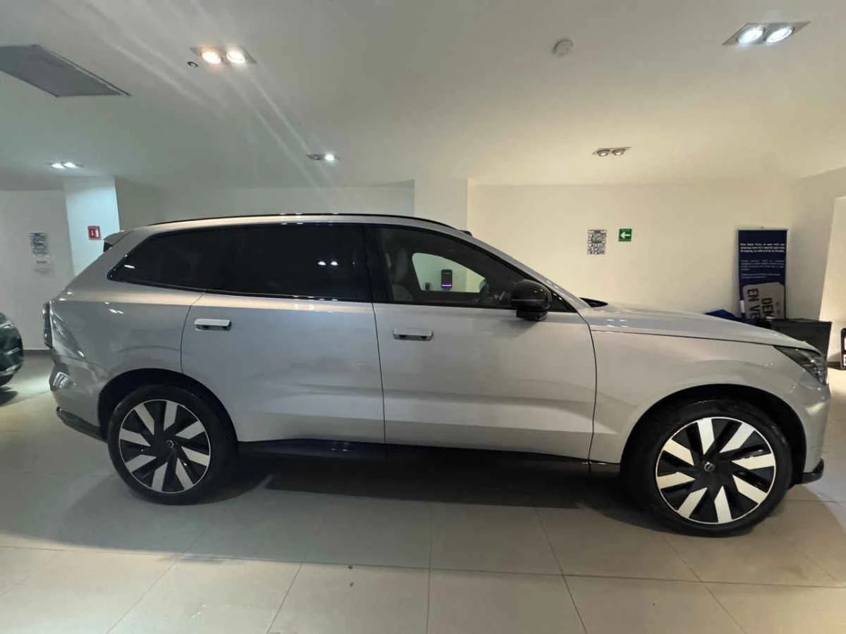 Volvo EX90 2025