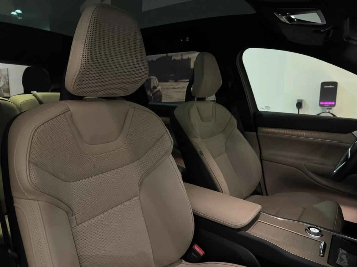Volvo EX90 2025