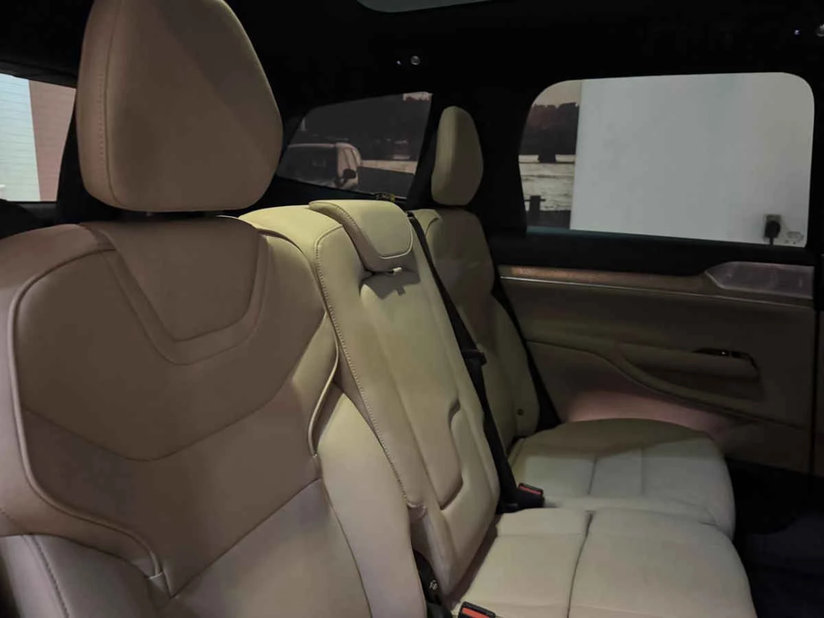 Volvo EX90 2025