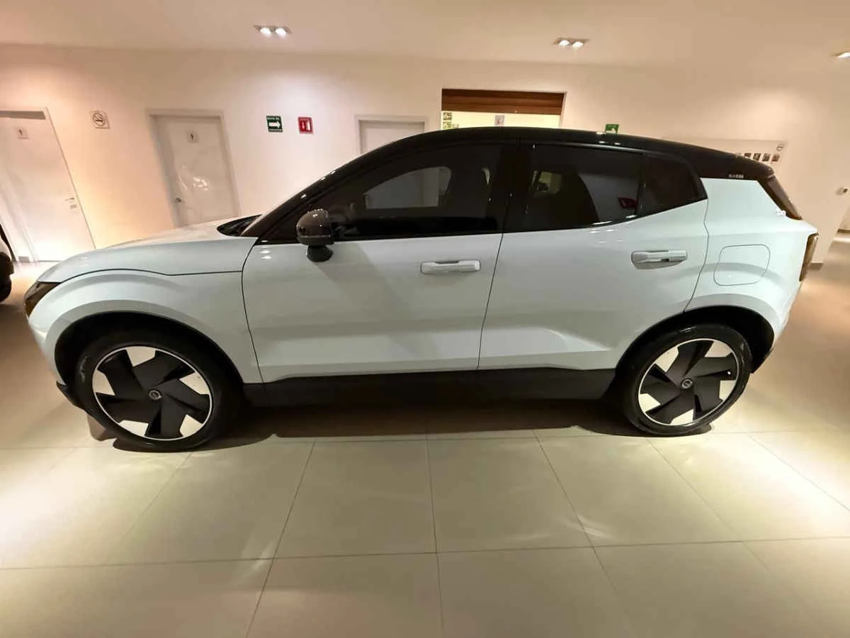 Volvo EX30 2024