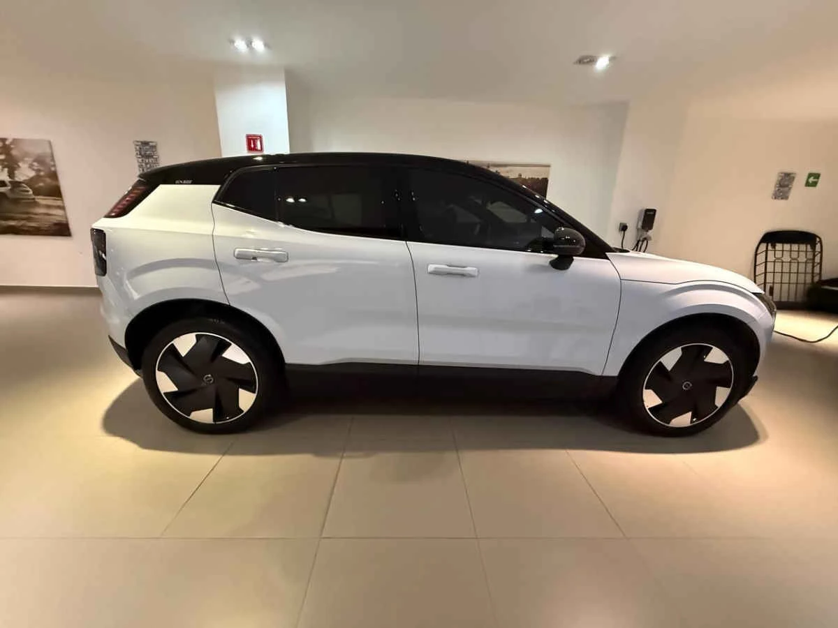 Volvo EX30 2024