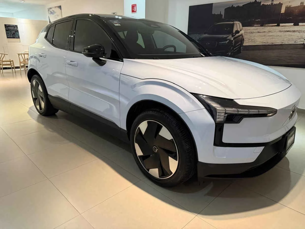 Volvo EX30 2024