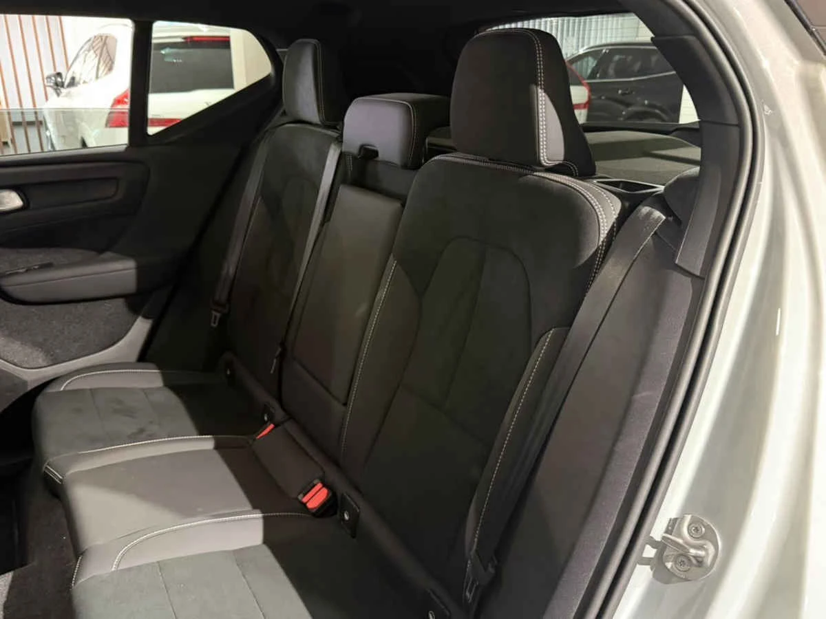 Volvo EX40 2025