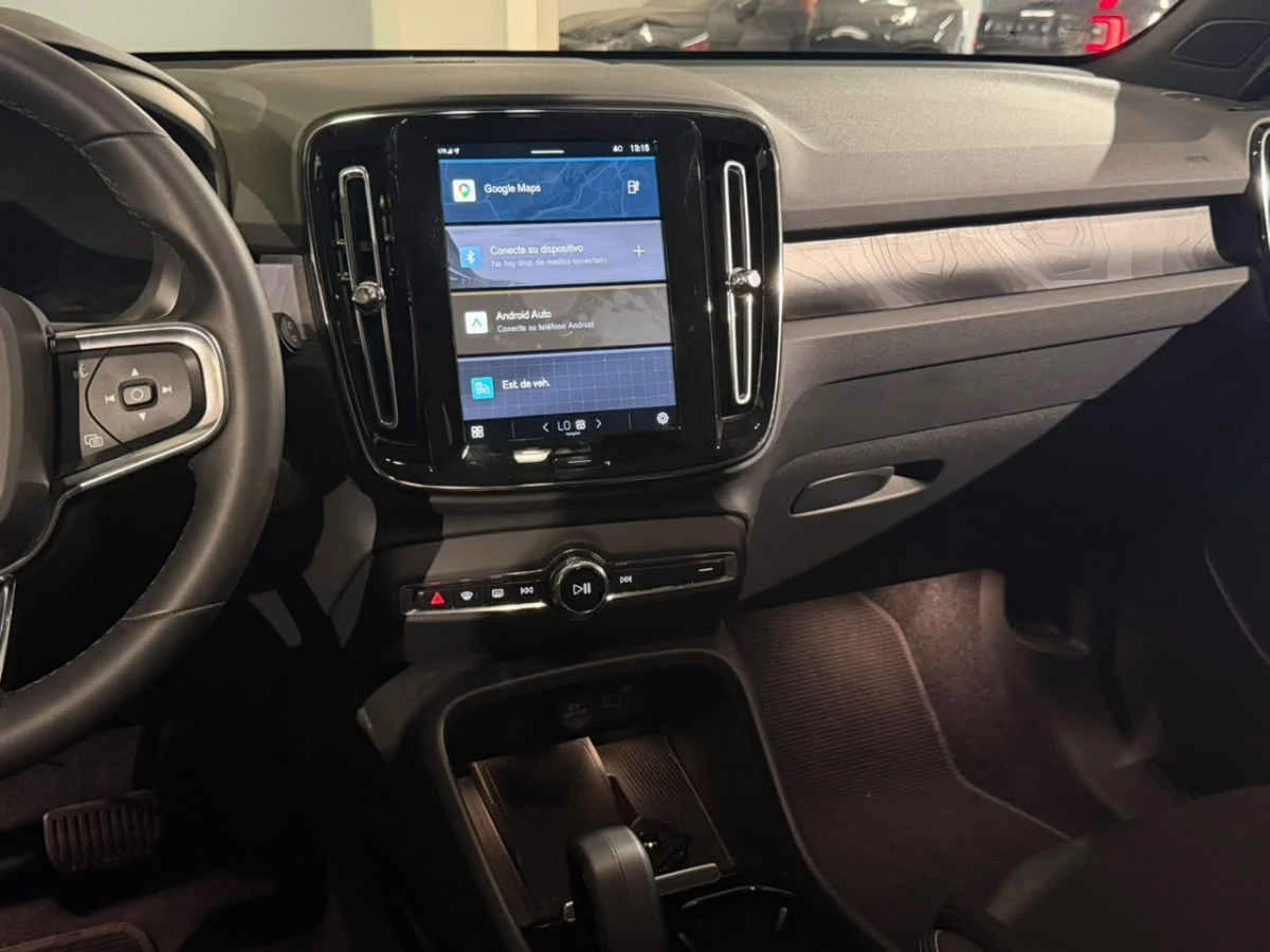 Volvo EX40 2025