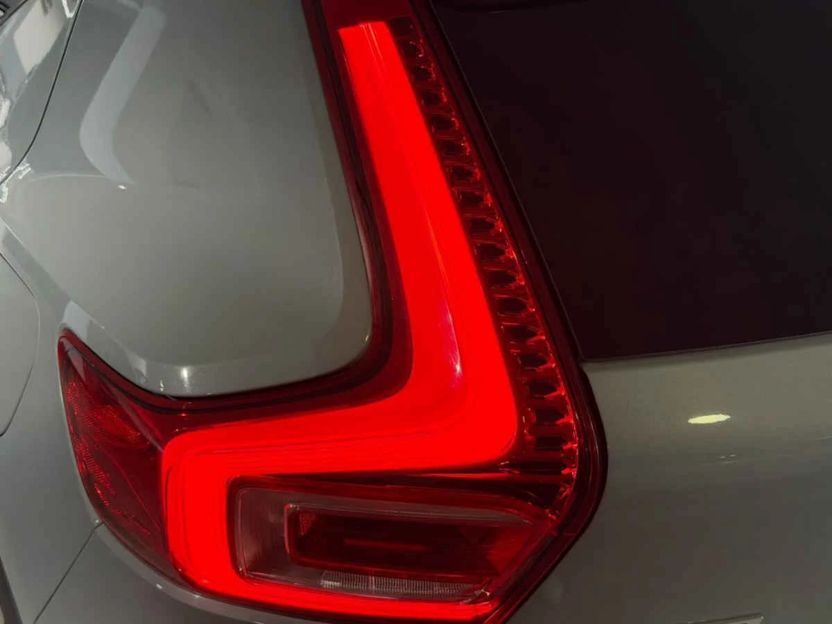 Volvo EX40 2025