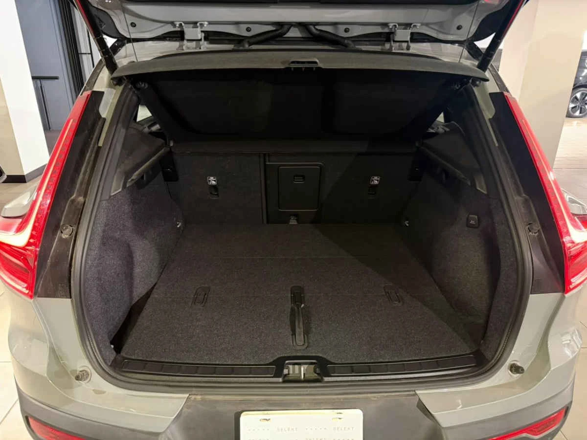 Volvo EX40 2025