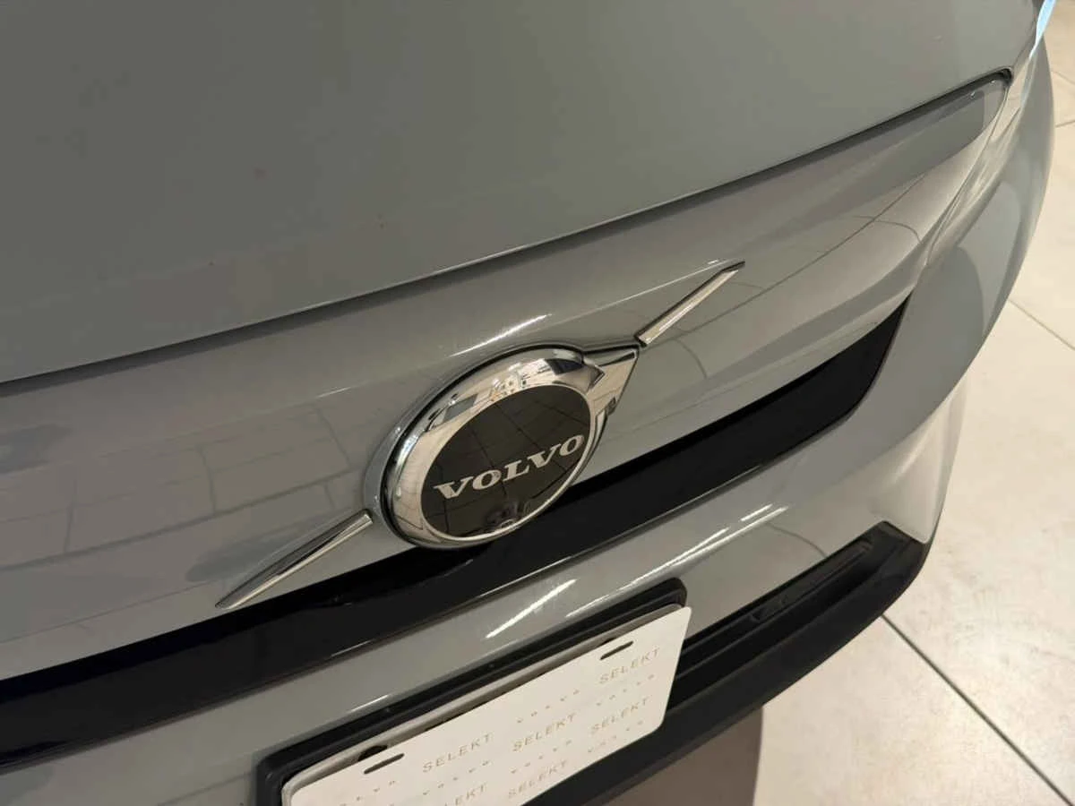 Volvo EX40 2025