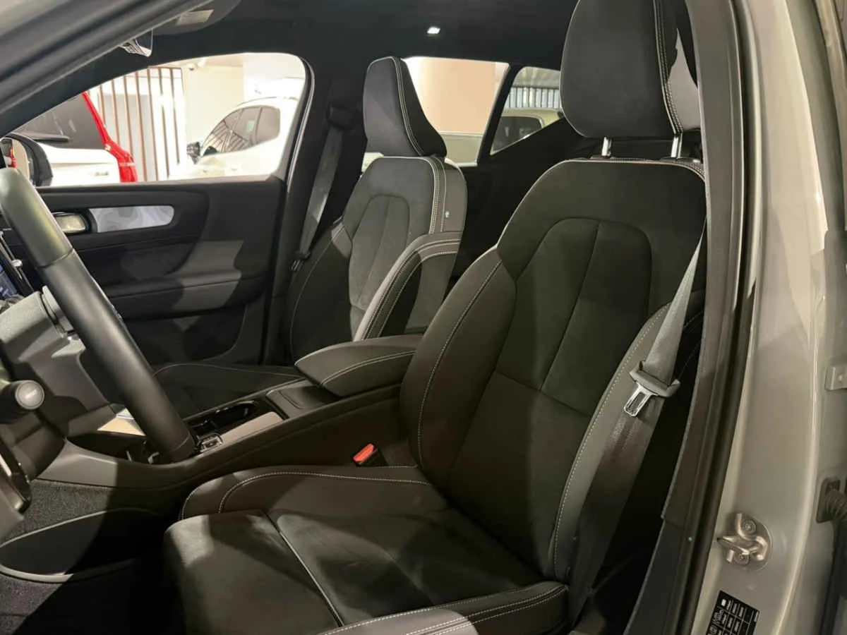 Volvo EX40 2025